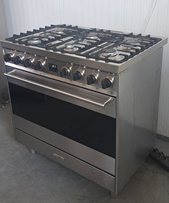 Професійна газова плита Smeg