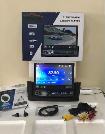 Radio z wysuwanym ekranem