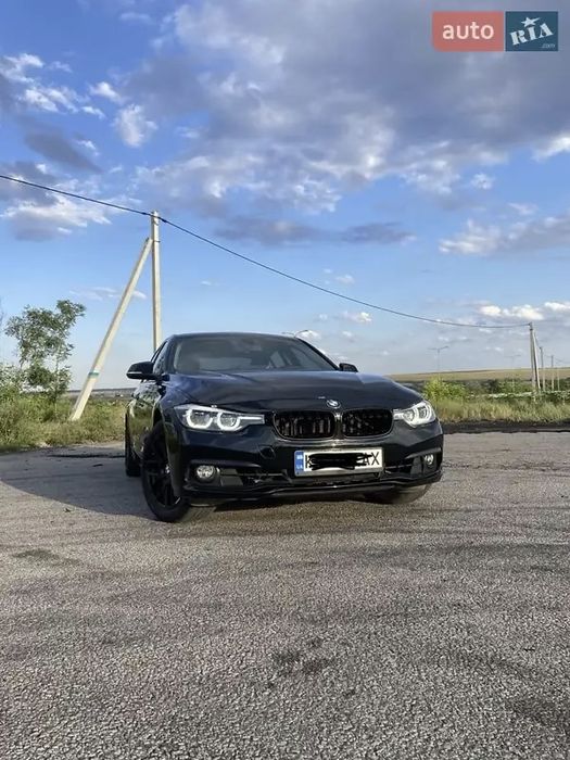 Продам бампер на BMW F30 (2015-2018) рестайлінг під противотуманки