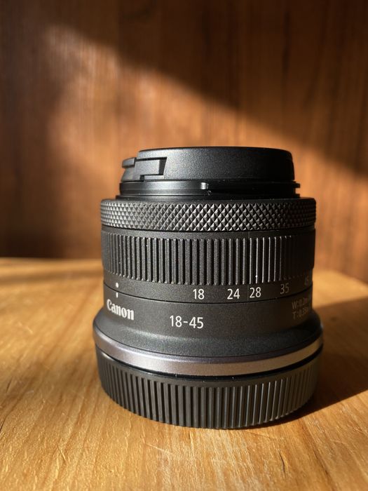 Терміново. Объектив Canon RF-S 18-45mm f/4.5-6.3 IS STM