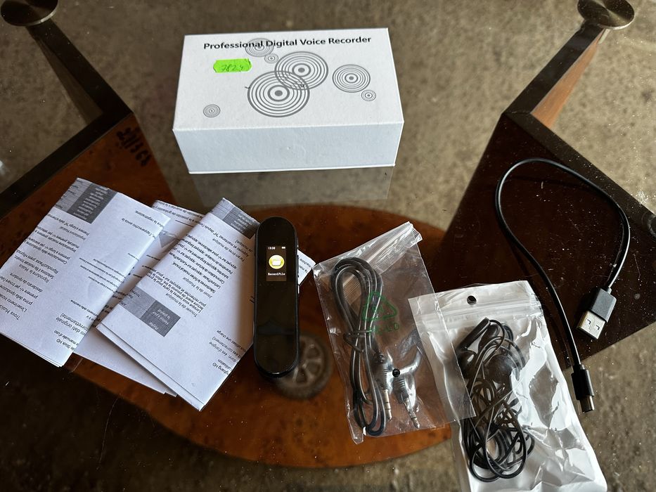 Компактний цифровий диктофон 64 гб