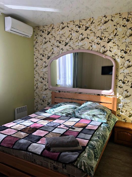 Великий будинок, лазня , басейн.