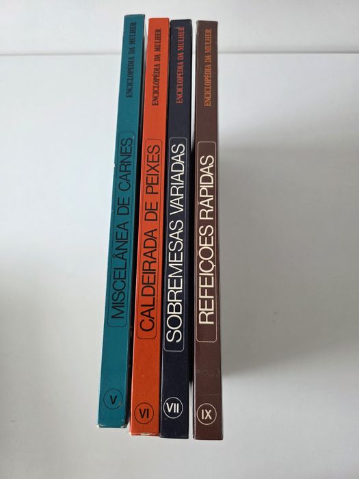 livros vintage da coleção "Culinária" da "Enciclopédia da Mulher"