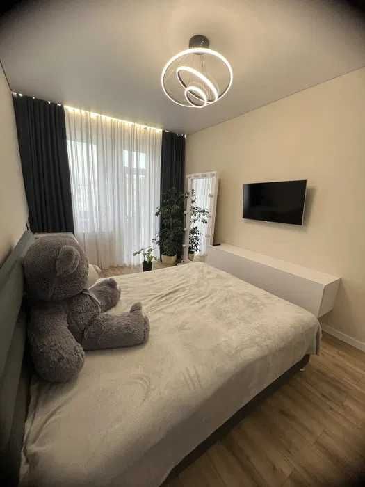 Є-відновлення Центр Города Продам 2 ком. Сталинку 
49 499 $