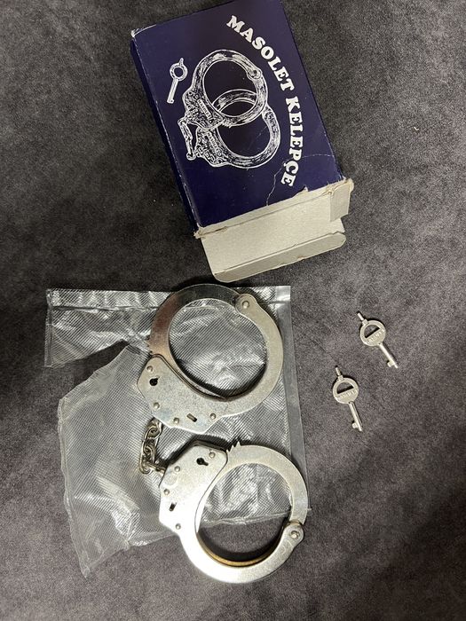 Дитячі іграшки, кайданки