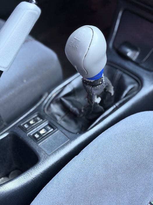 Toyota Carina E 1.6 бензин