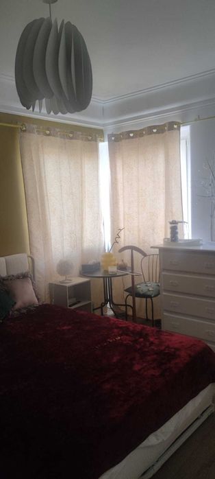 Aluga-se quarto na Lapa (Estrela)