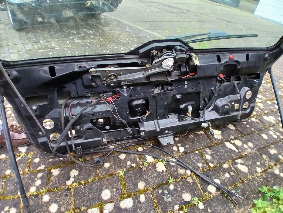 Tampa de mala motor limpa vidros BMW 5 Touring  E34