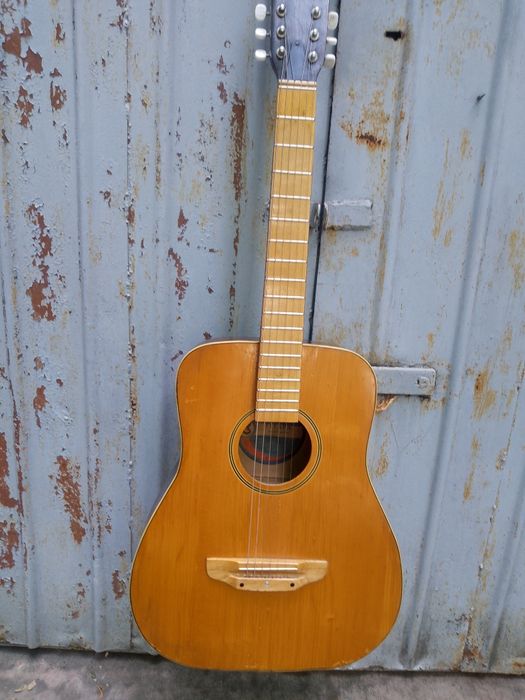 Гитара акустическая 12 струнка.