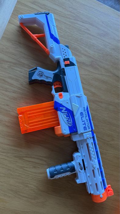 karabin zabawkowy nerf elite z magazynkiem + 12 strzałek