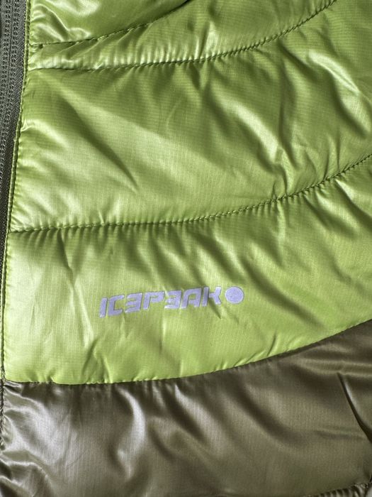 Жіноча куртка пуховик бренду Icepeak