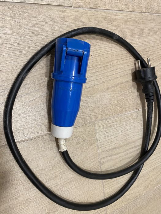 Adaptador 230V Schuko CEE-16A 1.5m ( (como novo, pouco uso )
