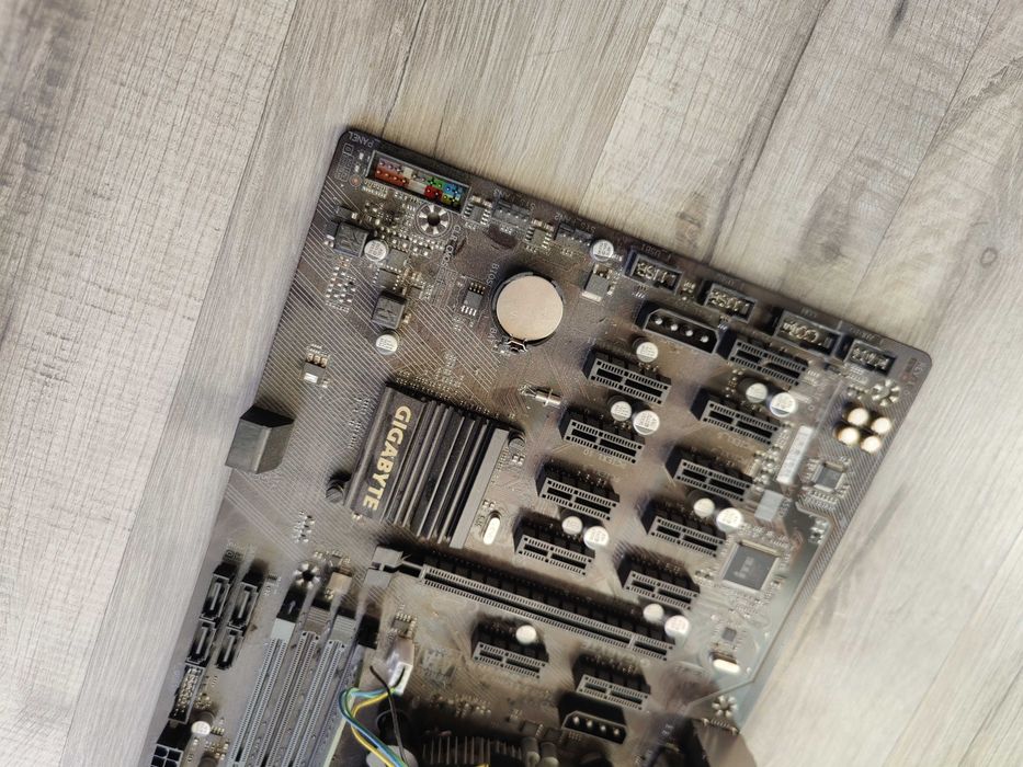 Комплект цп плата озу Gigabyte GA-B250-FinTech s1151 Intel B250 PCI-Ex