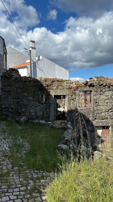 Casa em ruínas para reconstrução em Prados - Celorico da Beira