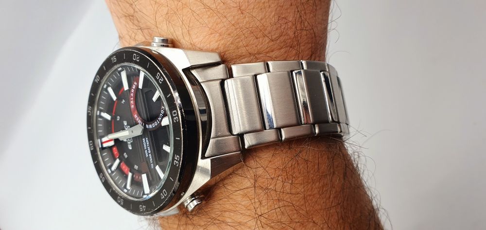 Casio Edifice Momentum - stoper, timer, alarm, czas światowy