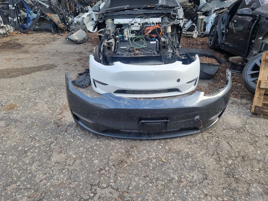 Бампер Tesla Model Y