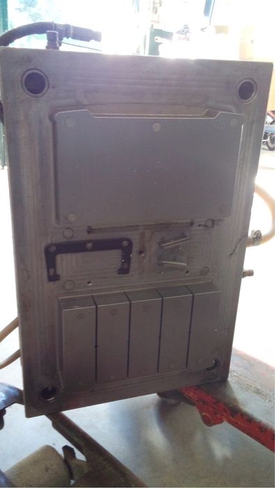 Mala de plastico multiusos muito uso e pratico de montar dois moldes