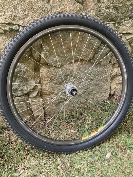 Par de rodas Mavic 26 cerâmica Cubos Shimano Deore