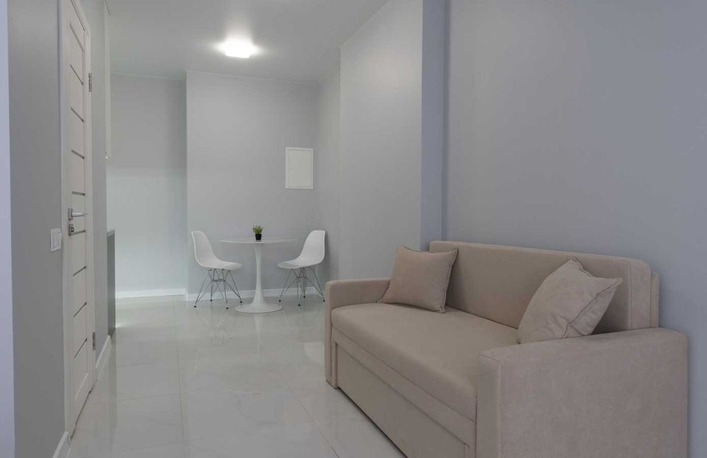 Подобово - студія з ремонтом, у будинку з Генератором, 5 хв. до метро.