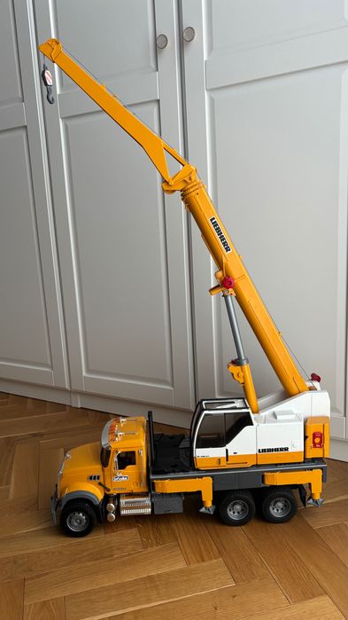 Zabawka dźwig Liebherr Mack