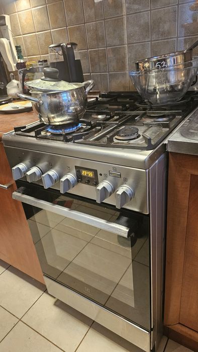 Kuchenka gazowa elektrolux z elektrycznym piekarnikiem 50 cm