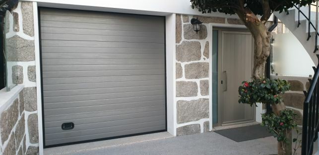 Apartamento T1 com garagem individual, na Senhora da Hora