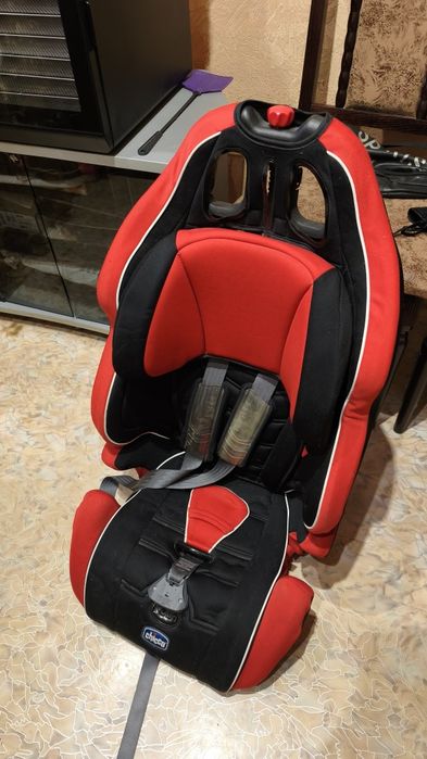 Дитяче автокрісло chicco Neptune 9-36 кг
