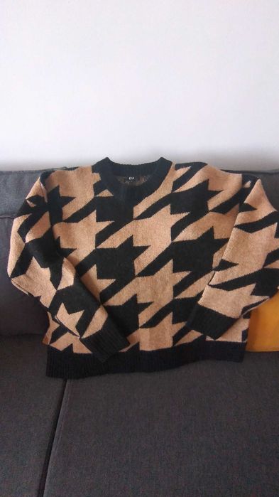 Sweter L/XL  fajny kolor i wzór. Polecam