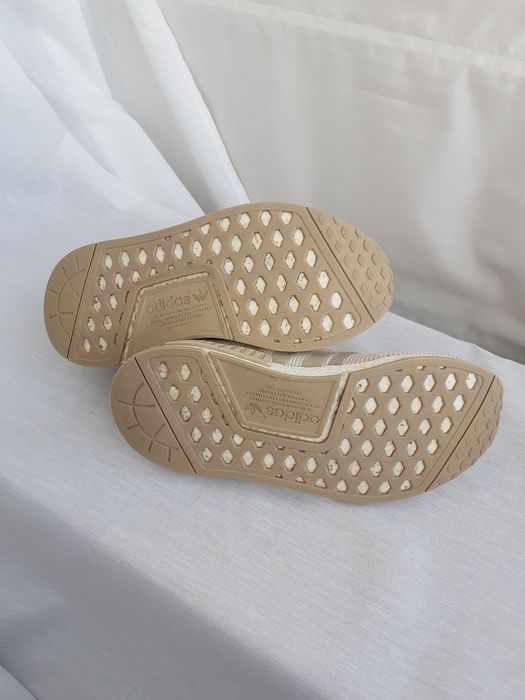 Кросівки Adidas NMD_R1 Primeknit (linen khaki) Оригінал  розмір 38,5