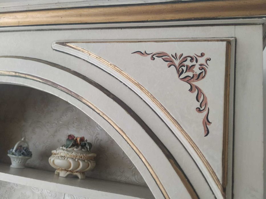 Móvel estante Vintage com pinturas em bom estado 1,79x1,05x0,35m