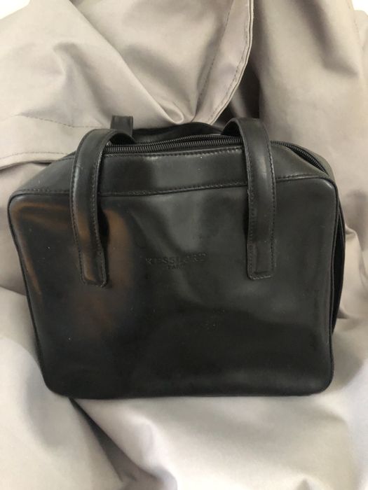 Carteira preta em pele