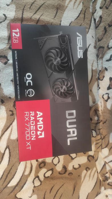 Asus Radeon RX 7700 XT Dual OC.