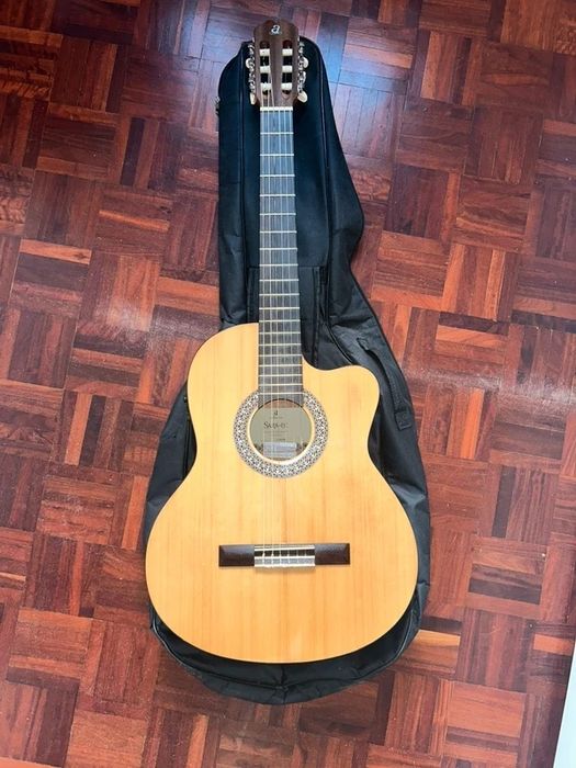 Guitarra Classica Eletroacustica Admira SARA EC
Modelo: SARA-EC