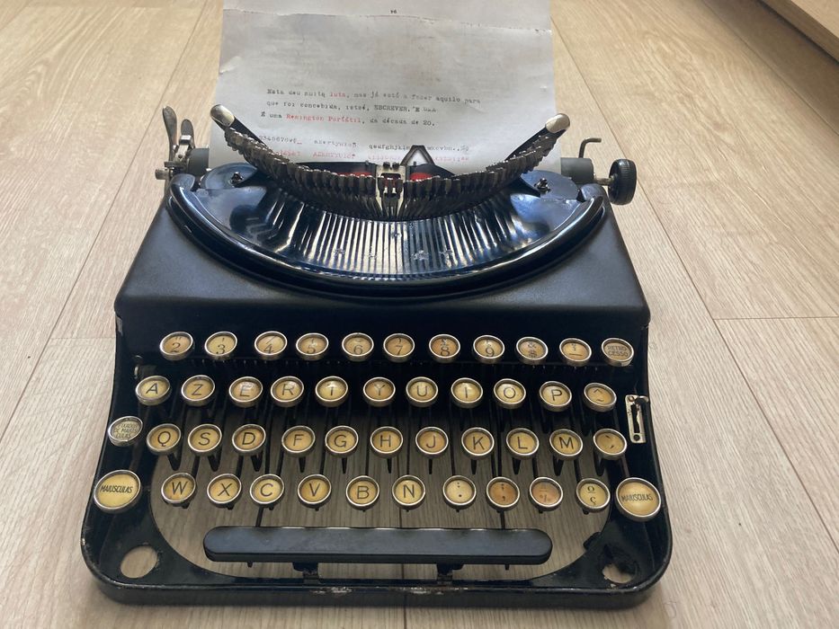 Máquina de Escrever   ***  Remington Portátil