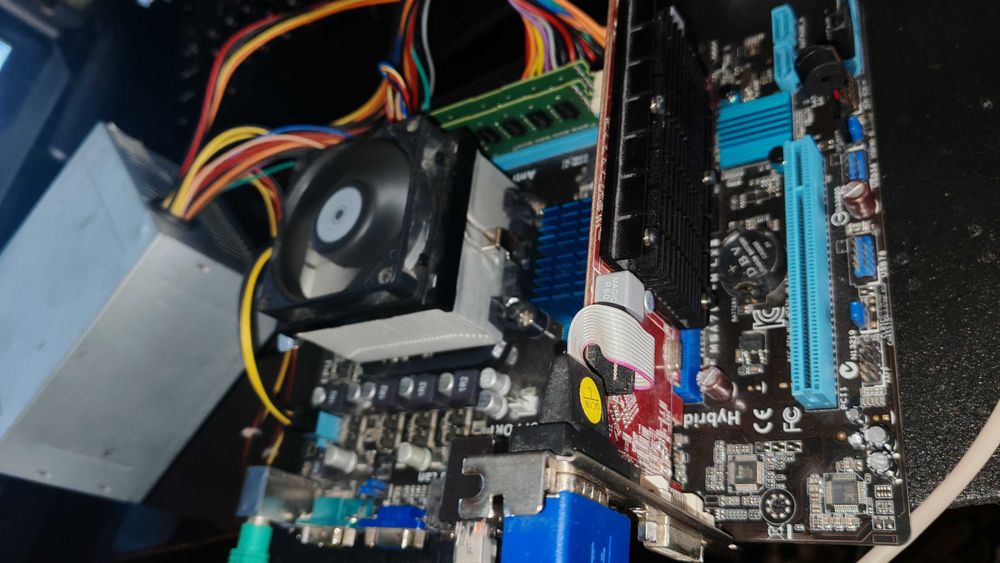 Материнська плата сокет AM3+