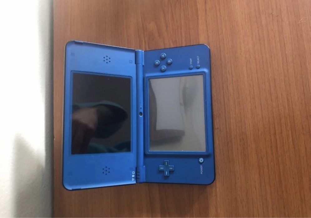 Nintendo DSi XL Azul