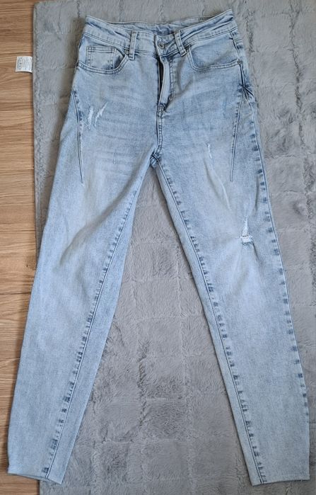 Nowe jasne jeansy damskie z przetarciami – skinny fit