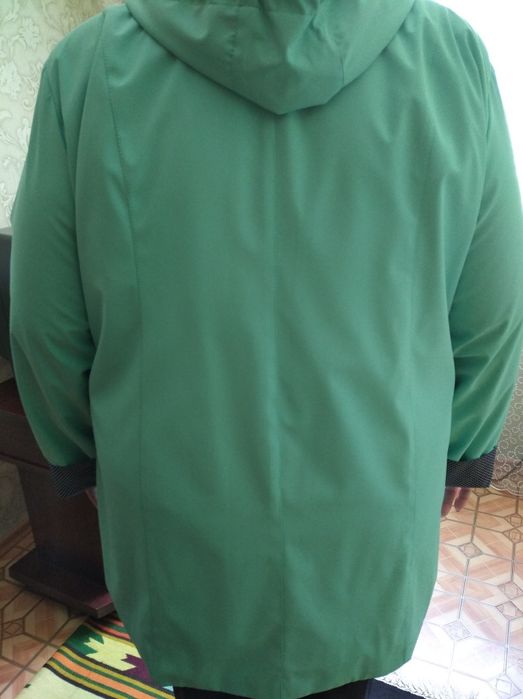 Продам куртку женскую