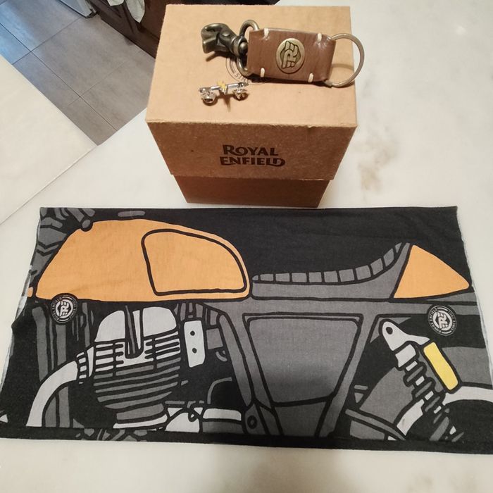 Porta chaves e Puff Royal Enfield