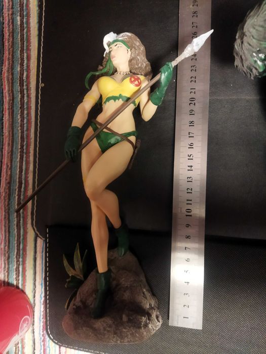 Marvel Sentinela mais outras figura de tamanho grande