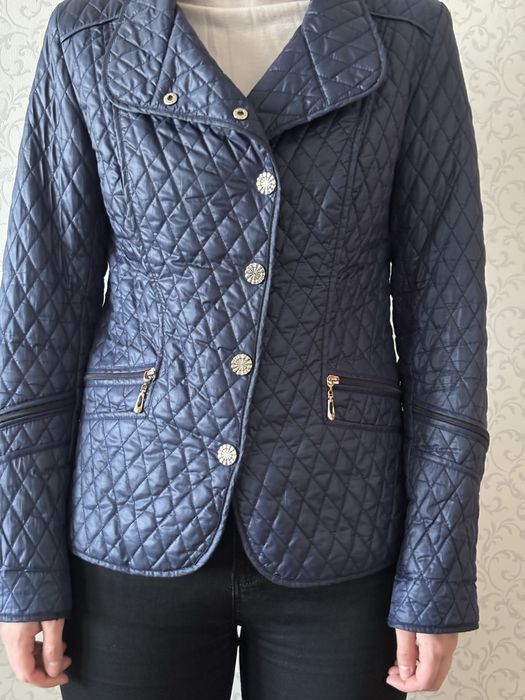 Зручна весняна куртка на кнопках синя