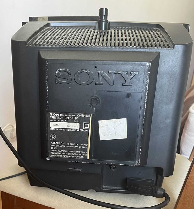 Televisor Sony Triniton, modelo KV-M1420E a cores