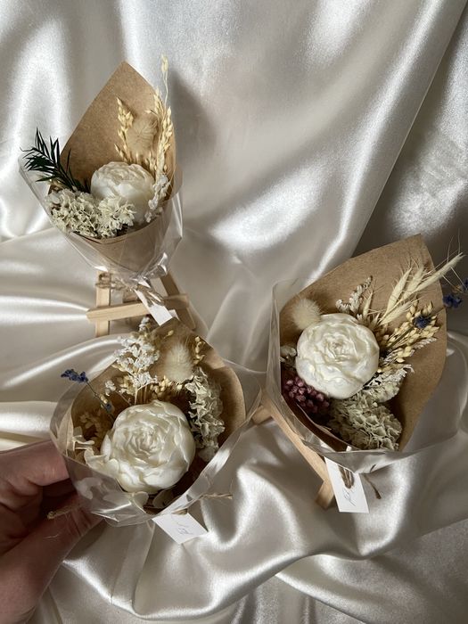 Подарунок до свят - букет з сухоцвітів і свічки