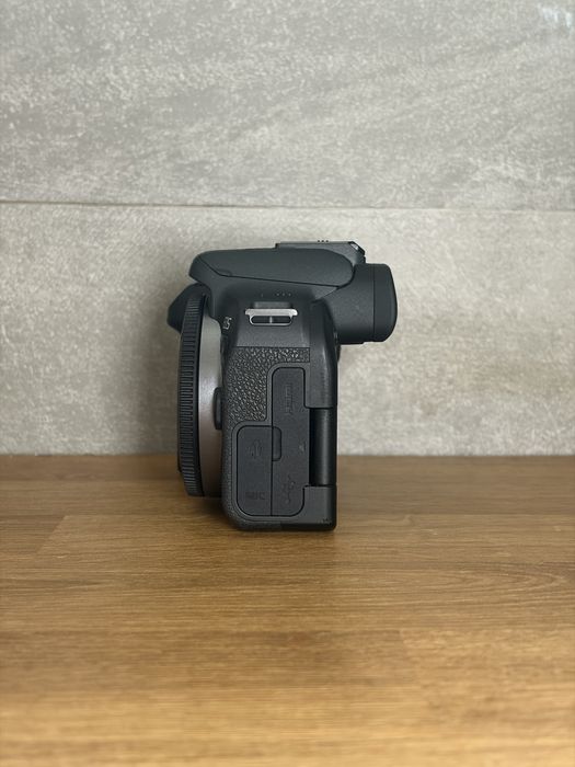 Vendo canon r10 (corpo)
