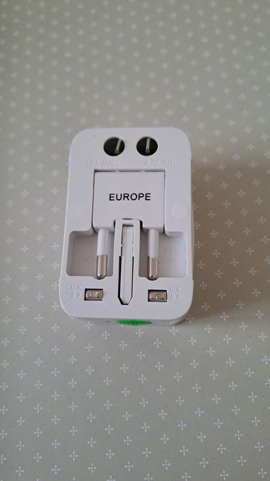Uniwersalny adapter podróżny do gniazdek Europe USA UK AU