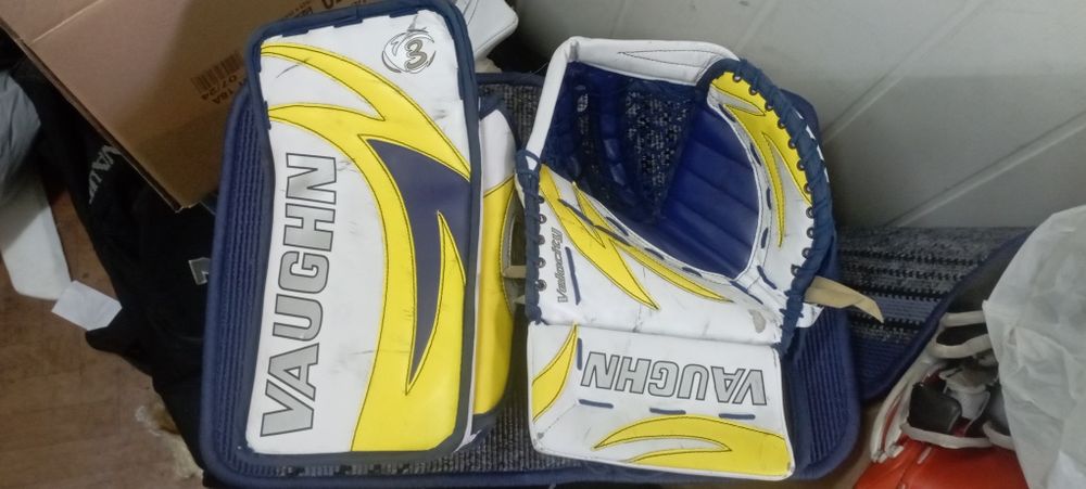 Хоккейная форма вратаря.Набор : Ловушка и блоккер.