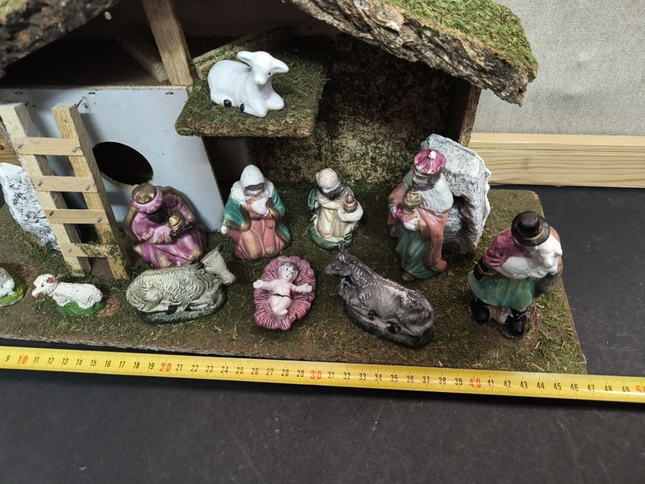 Presépio Natalício com Figuras
Presépio de Natal completo com várias f