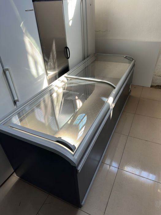 Zamrażarka  witeyna  boneta 250 cm  Aht Paris