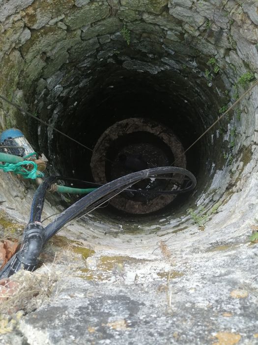 Abertura de poços de água, limpezas e montagem de bombas de água
