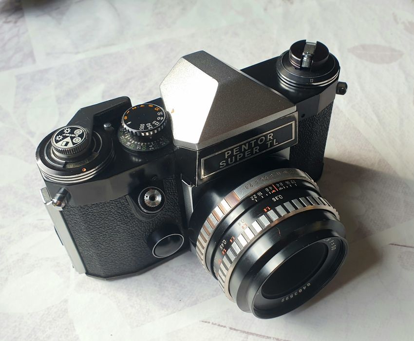 Aparat fotograficzny PENTOR SUPER TL  . Stan BDB  .